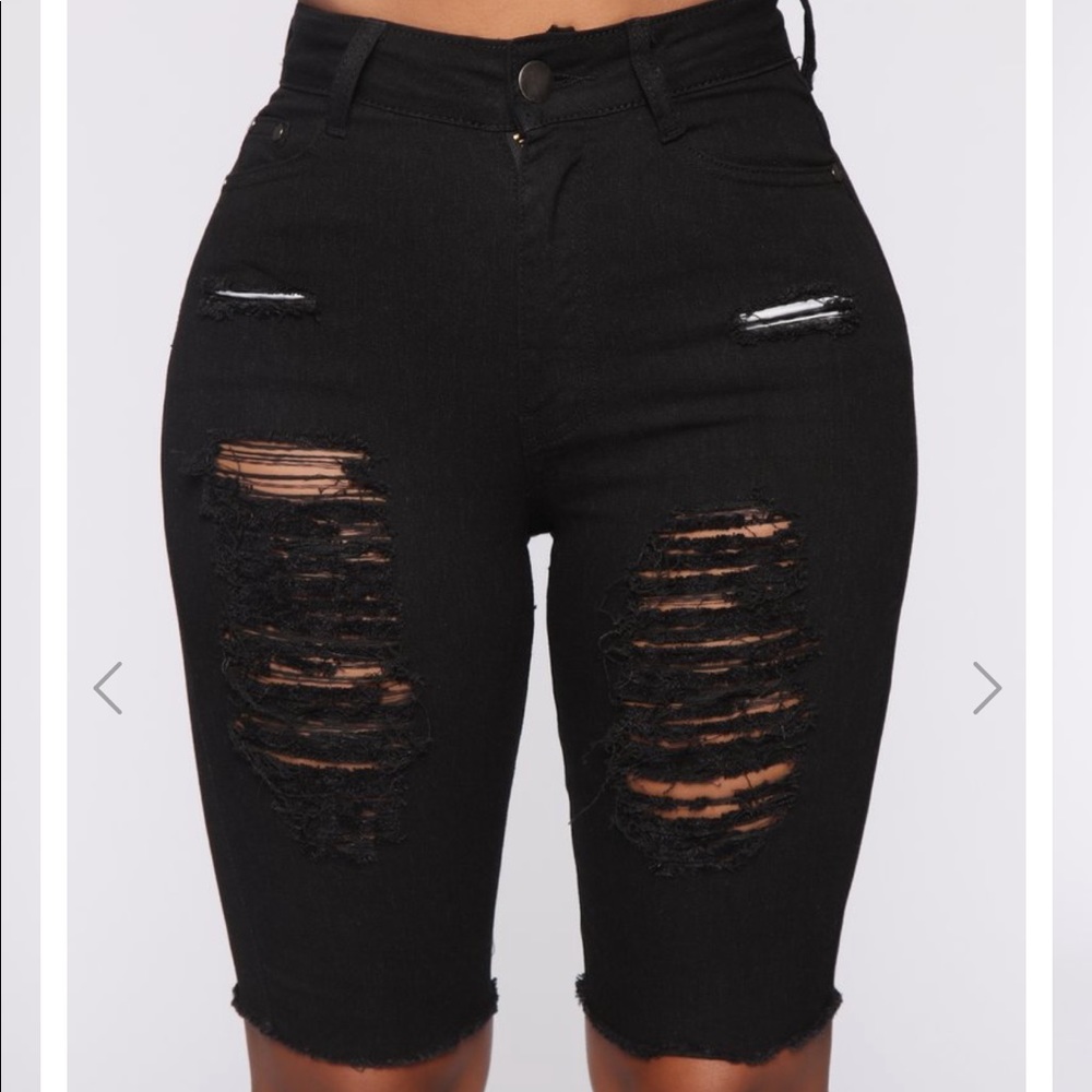 Distressed Bermuda shorts-NWT✨